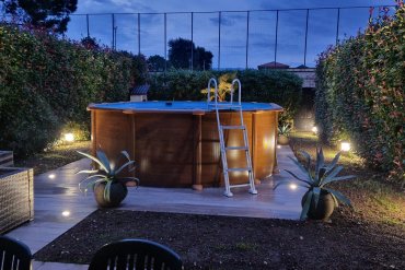 Scopri la piscina in acciaio fuori terra GRE Amazonia, dimensioni 610x375x132 cm, con effetto legno elegante. Ideale per il giardino, facile da installare e resistente agli agenti atmosferici. Perfetta per creare un'area relax esclusiva e valorizzare ogni spazio esterno. Guarda tutte le fasi dell'installazione e il risultato finale.