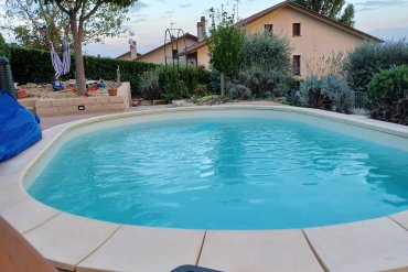 Piscina interrata SKYSAND 525×320×120 cm con elegantissimo liner sabbia e illuminazione LED per un’atmosfera magica sotto la luna.