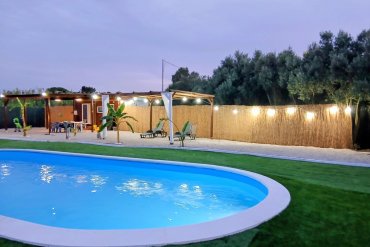 Installazione di una piscina interrata ovale Skyblue 10,00 x 4,16 m, con struttura in lamiera d’acciaio, altezza 1,50 m e liner azzurro. Una soluzione elegante e spaziosa per il giardino, perfetta per creare una vera area relax all’aperto.