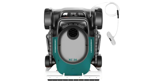 Pulizia linea di galleggiamento con robot Leonardo XC 24