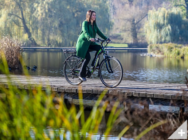 Bicicletta elettrica da città URBAN 1.2 (17) in città - Immagine 6