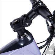 bicicletta elettrica da trekking POWER-TREK 3.2 da donna: particolare serie sterzo e attacco manubrio