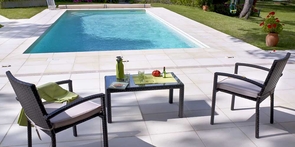 piastrelle bordo piscina