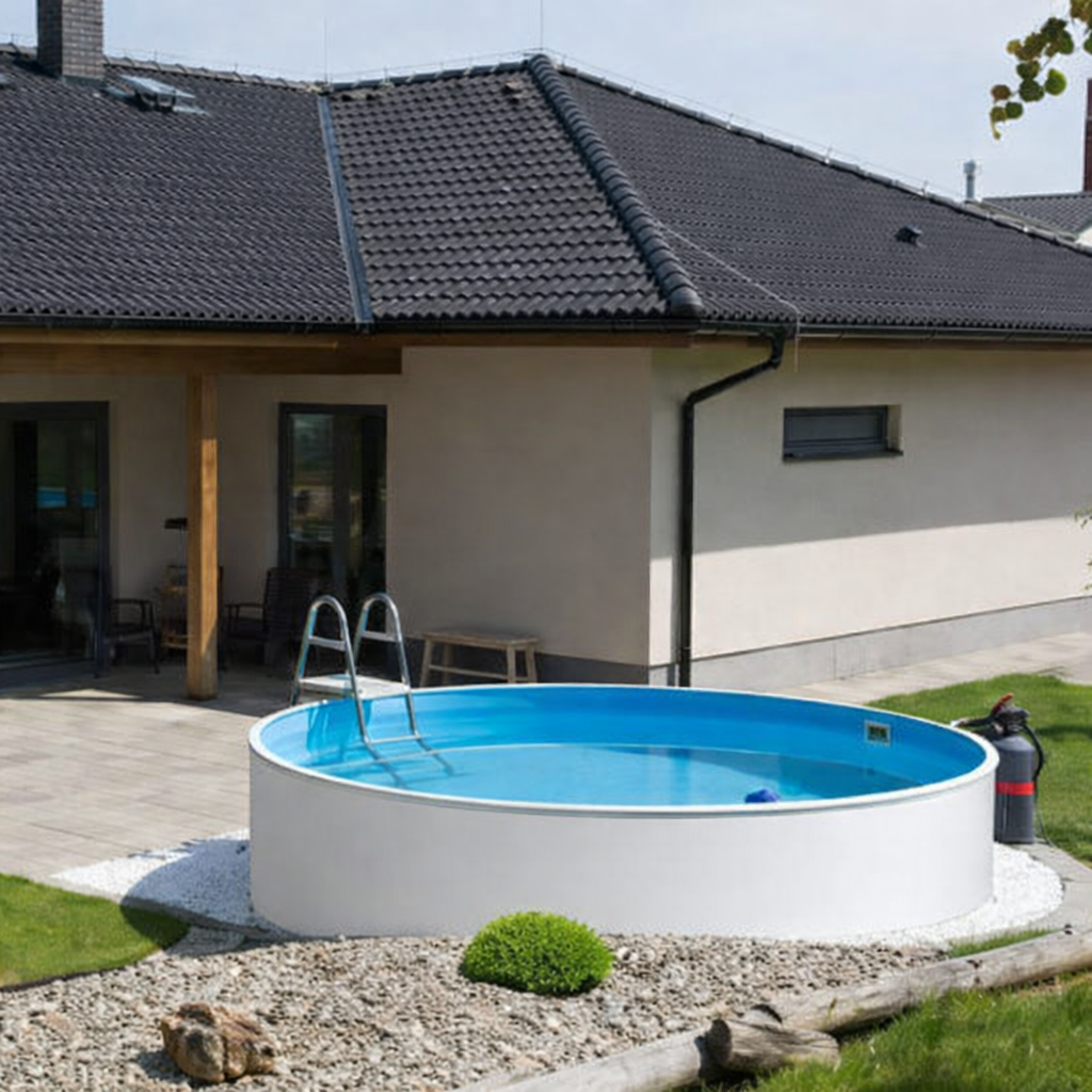 Piscina fuori terra rotonda installata su base livellata, acqua limpida e accesso con scala di sicurezza - 460 bianca