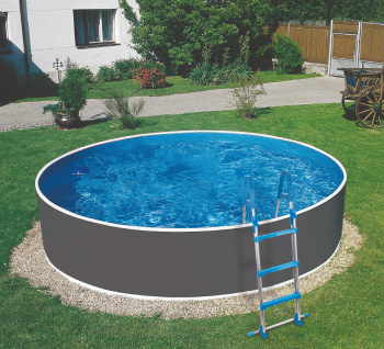 Piscina fuori terra in giardino con pavimentazione e area relax, esempio di installazione familiare estiva - 460 grigia