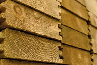 Caratteristiche della piscina in legno fuori terra da giardino Jardin 434: la struttura in legno naturale di Pino nordico