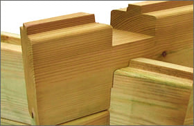 piscina_legno_montaggio_incastro.jpg